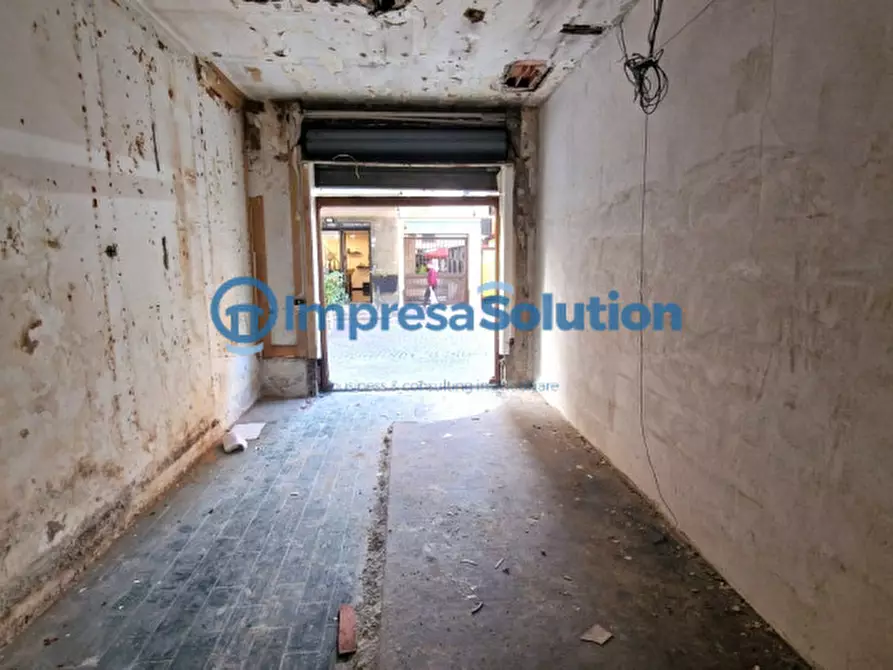 Immagine 18 di Negozio in affitto  in Via Giovanni Merliani a Napoli