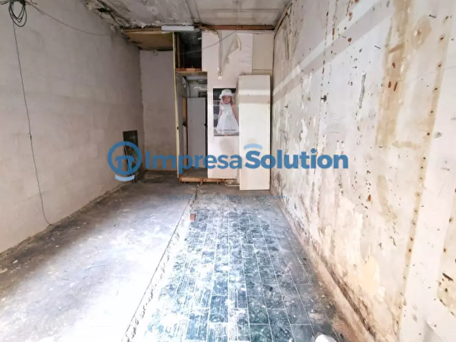 Immagine 19 di Negozio in affitto  in Via Giovanni Merliani a Napoli