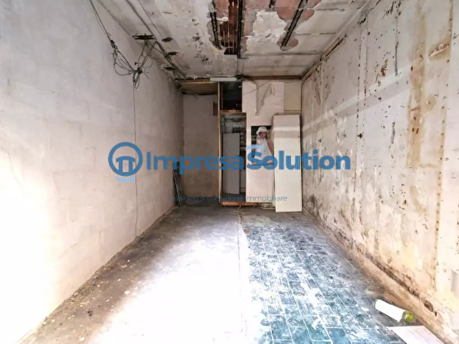 Immagine 20 di Negozio in affitto  in Via Giovanni Merliani a Napoli