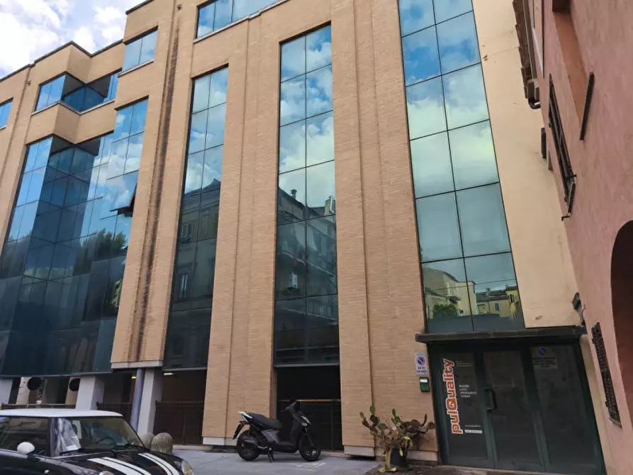 Immagine 1 di Magazzino in vendita  in VIA VITTIME CIVILE DELLA GUERRA DEL 1944 a Macerata