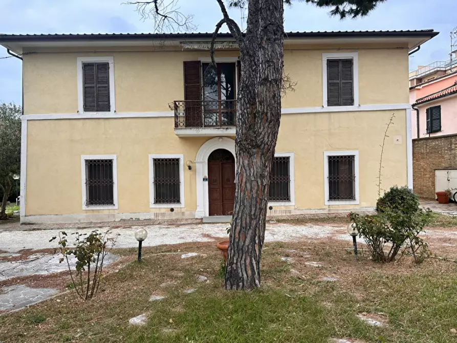Immagine 1 di Villa in vendita  in Via Esino a Ancona