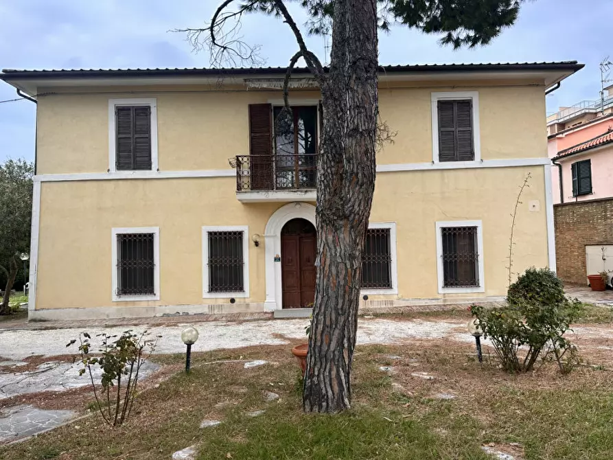 Immagine 2 di Villa in vendita  in Via Esino a Ancona