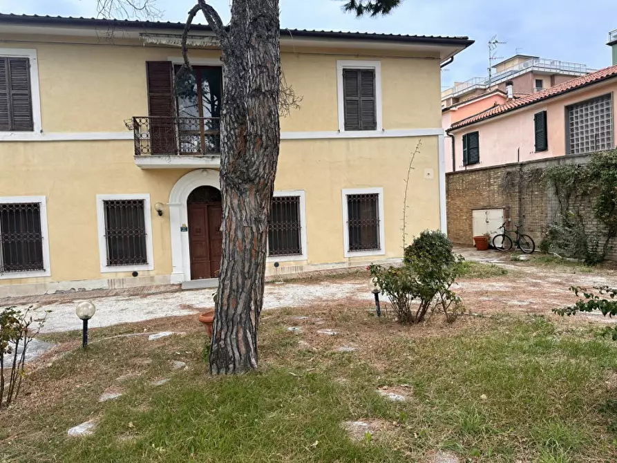 Immagine 3 di Villa in vendita  in Via Esino a Ancona