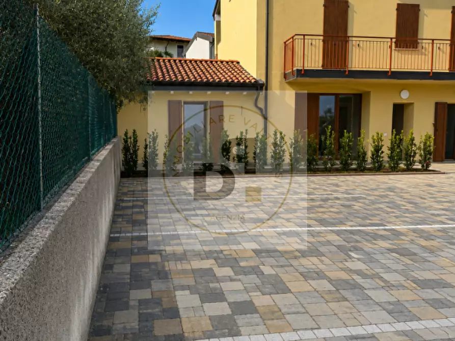 Immagine 1 di Appartamento in vendita  in Via Dante Alighieri a Manerba Del Garda