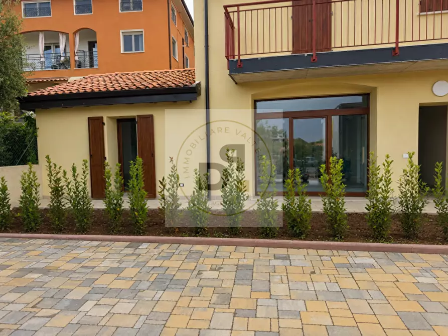 Immagine 4 di Appartamento in vendita  in Via Dante Alighieri a Manerba Del Garda