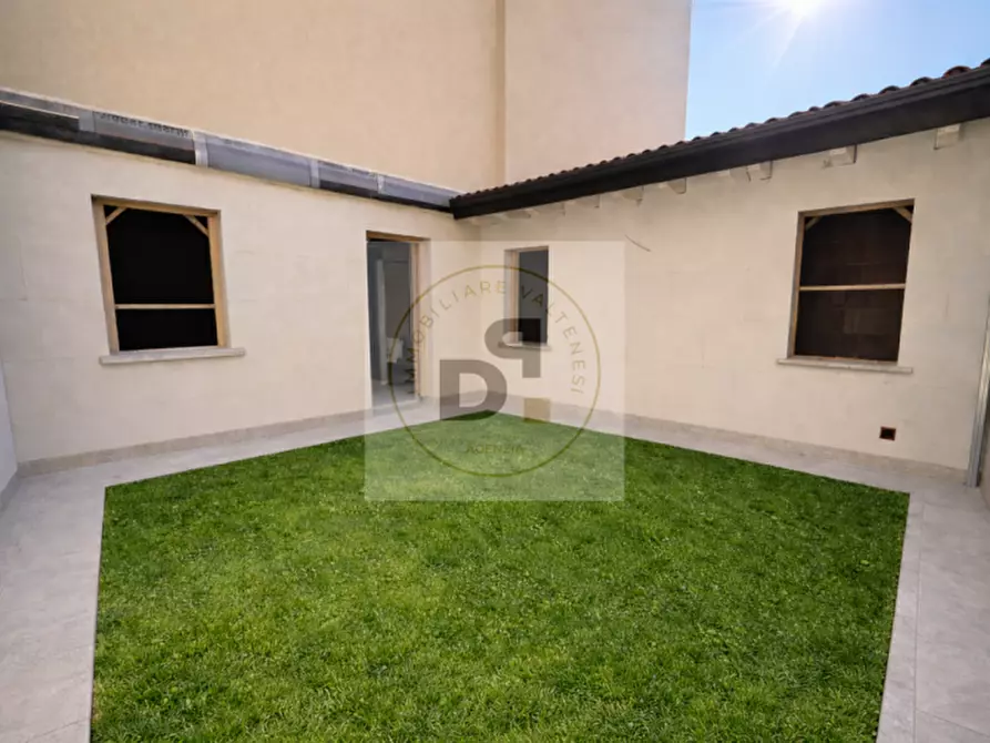 Immagine 10 di Appartamento in vendita  in Via Dante Alighieri a Manerba Del Garda