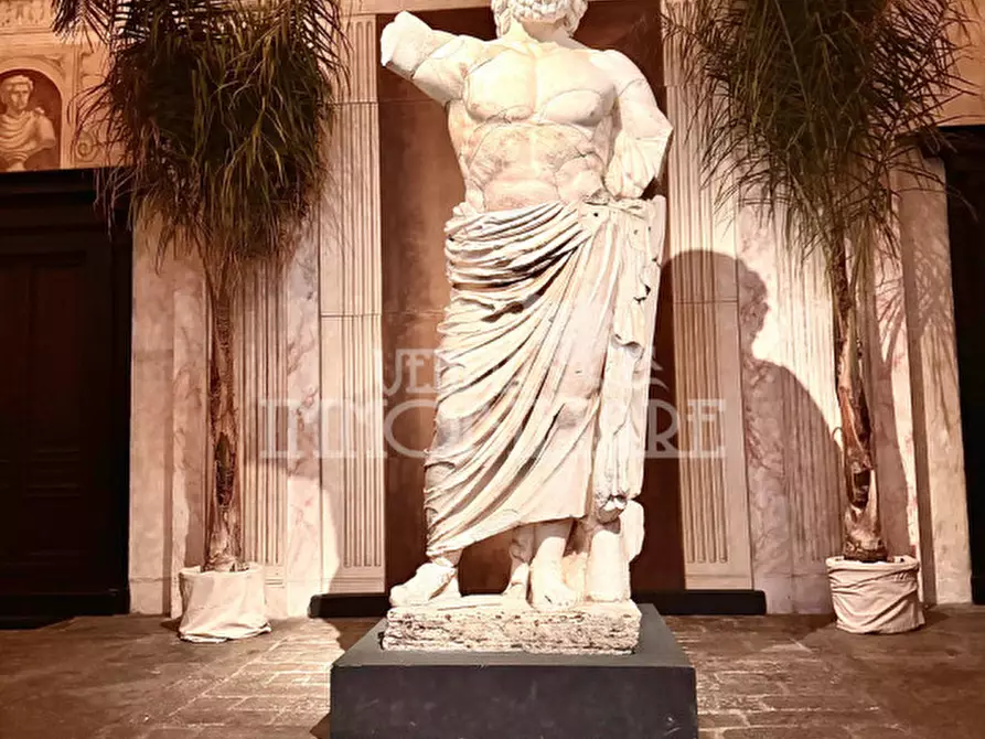 Immagine 2 di Appartamento in vendita  in Via Garibaldi a Genova