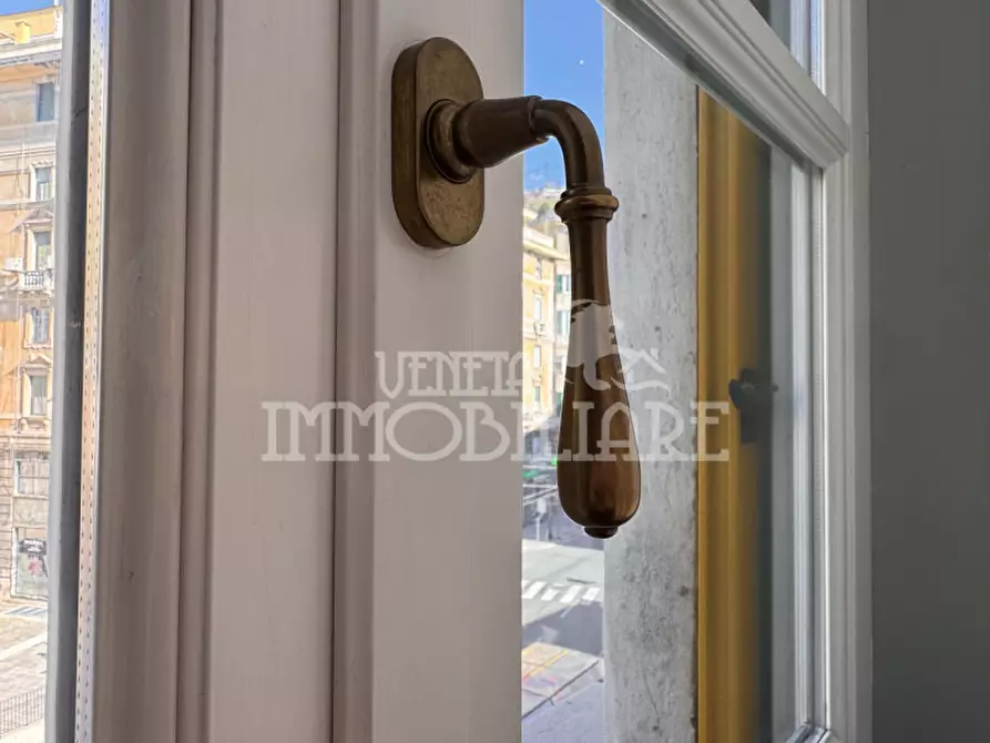 Immagine 14 di Appartamento in vendita  in Via Garibaldi a Genova