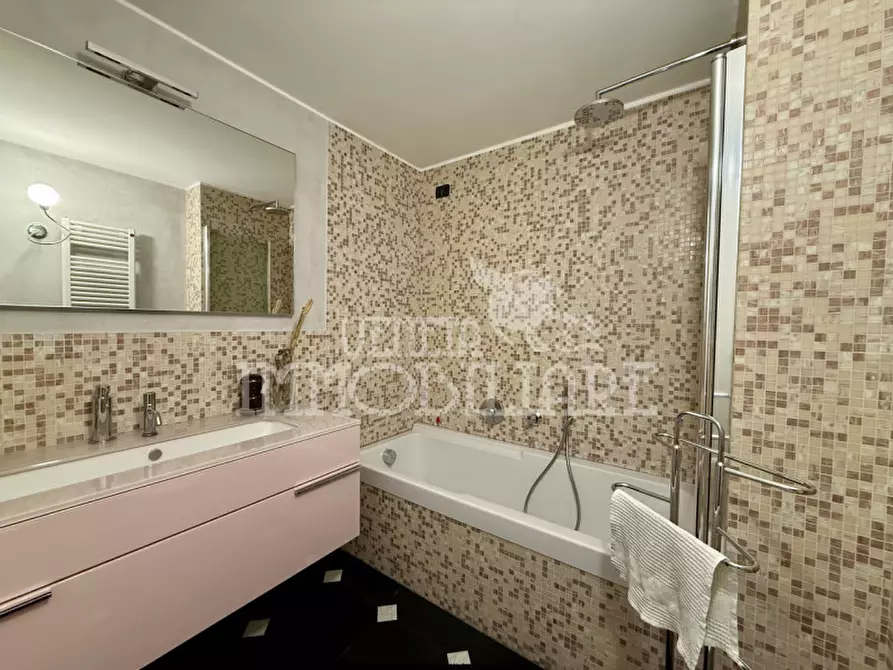 Immagine 16 di Appartamento in vendita  in Via Garibaldi a Genova