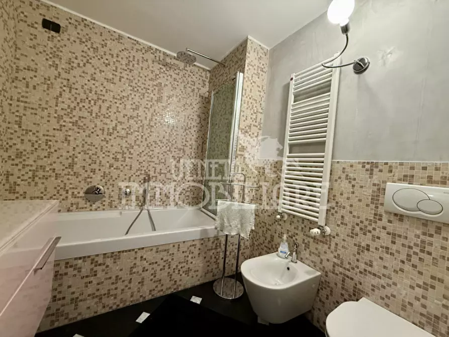 Immagine 30 di Appartamento in vendita  in Via Garibaldi a Genova