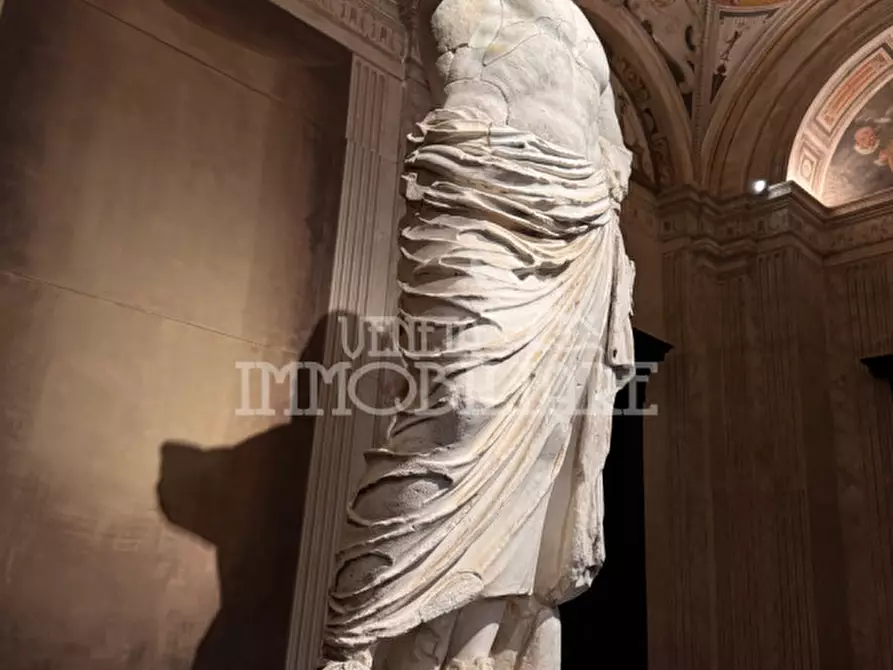 Immagine 43 di Appartamento in vendita  in Via Garibaldi a Genova