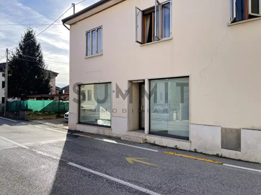 Immagine 3 di Negozio in vendita  in Via Giavenale di Sopra a Schio