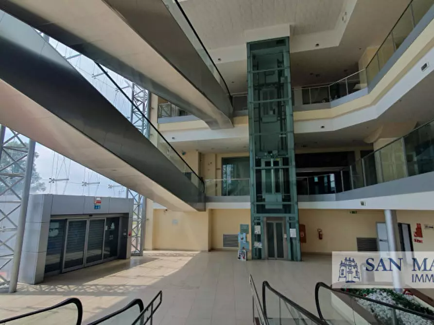 Immagine 8 di Attività commerciale in vendita  in via prasecco a Pordenone