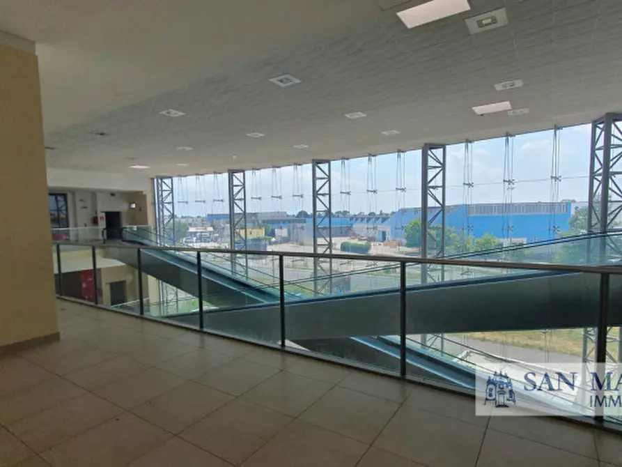 Immagine 16 di Attività commerciale in vendita  in via prasecco a Pordenone