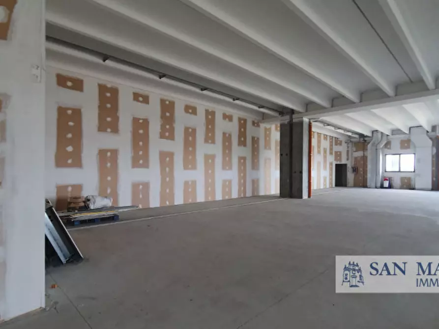 Immagine 23 di Attività commerciale in vendita  in via prasecco a Pordenone