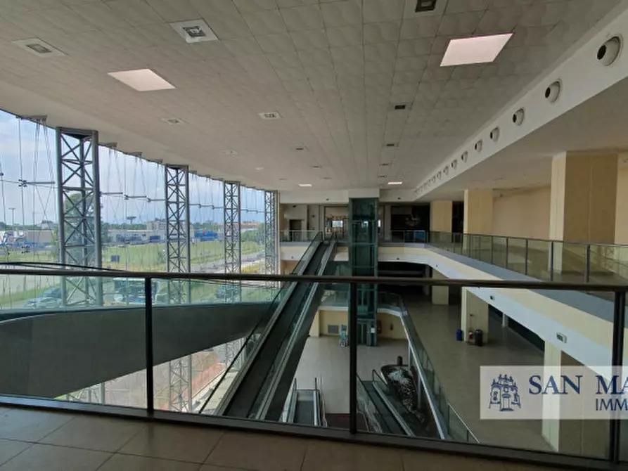 Immagine 24 di Attività commerciale in vendita  in via prasecco a Pordenone