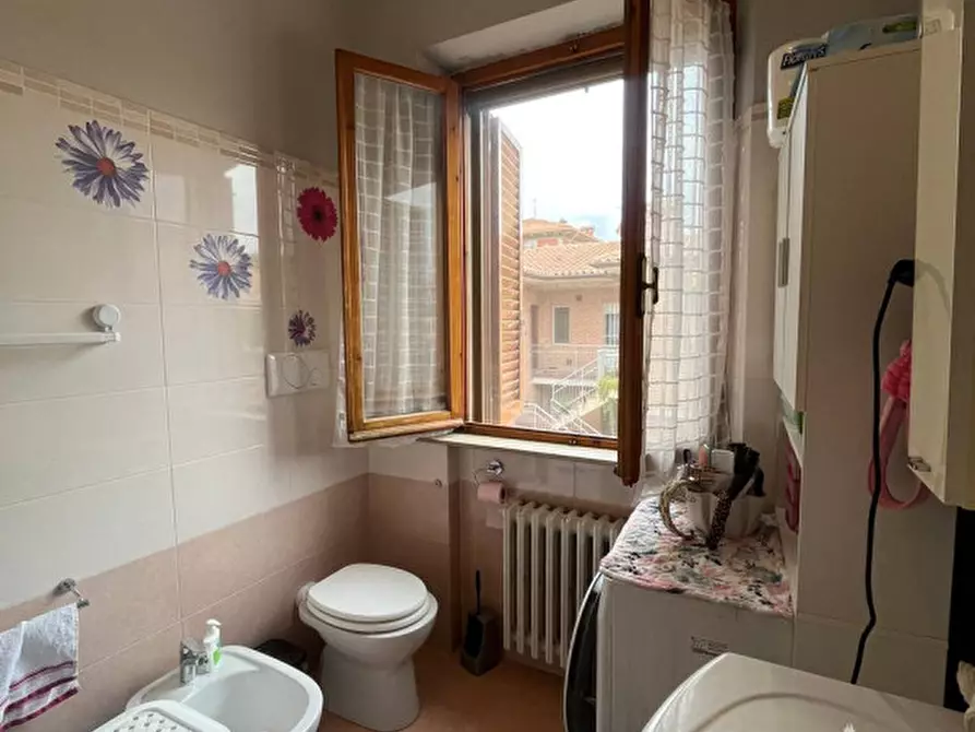 Immagine 12 di Appartamento in vendita  in via roma 152 a Castiglione Del Lago