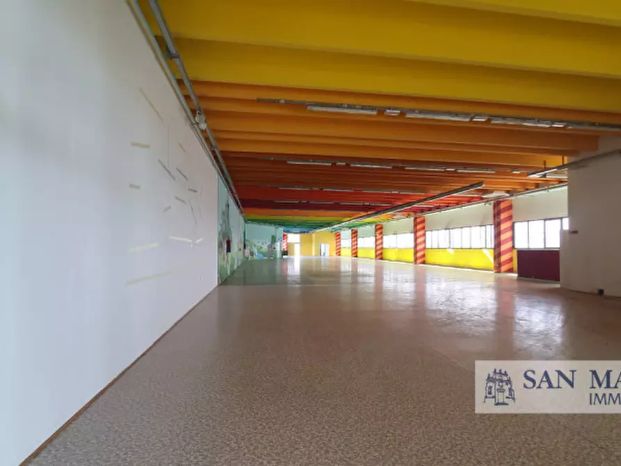 Immagine 18 di Negozio in affitto  in via prasecco a Pordenone