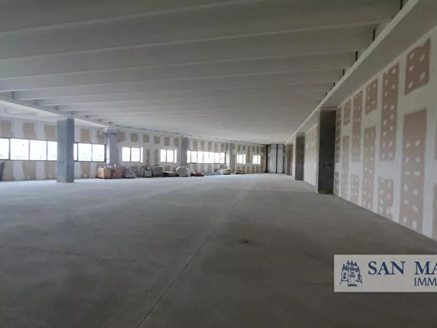 Immagine 21 di Negozio in affitto  in via prasecco a Pordenone