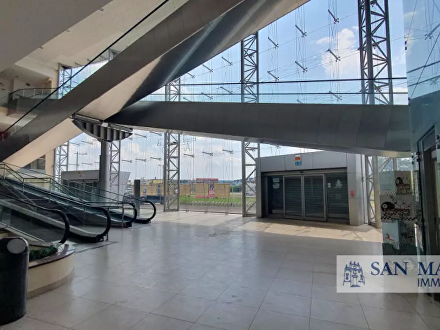 Immagine 25 di Negozio in affitto  in via prasecco a Pordenone