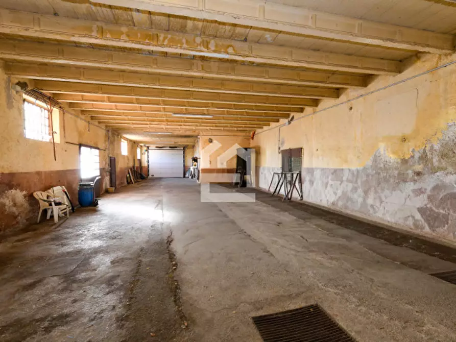 Immagine 13 di Rustico / casale in vendita  in via venti settembre a Puegnago Sul Garda