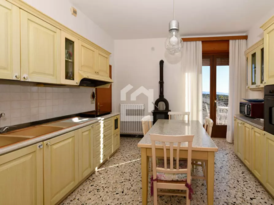 Immagine 18 di Rustico / casale in vendita  in via venti settembre a Puegnago Sul Garda