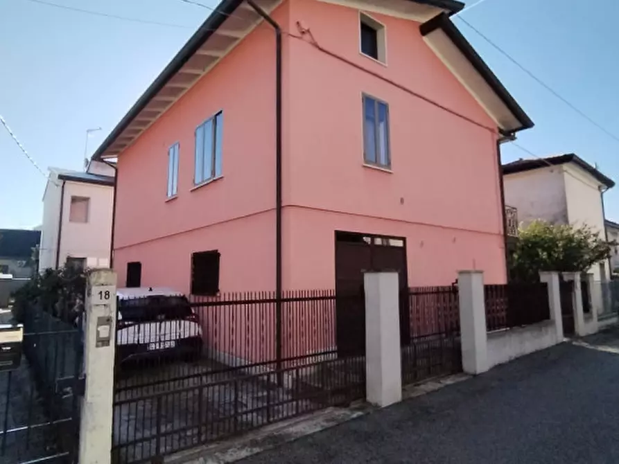 Immagine 1 di Casa indipendente in vendita  a Venezia