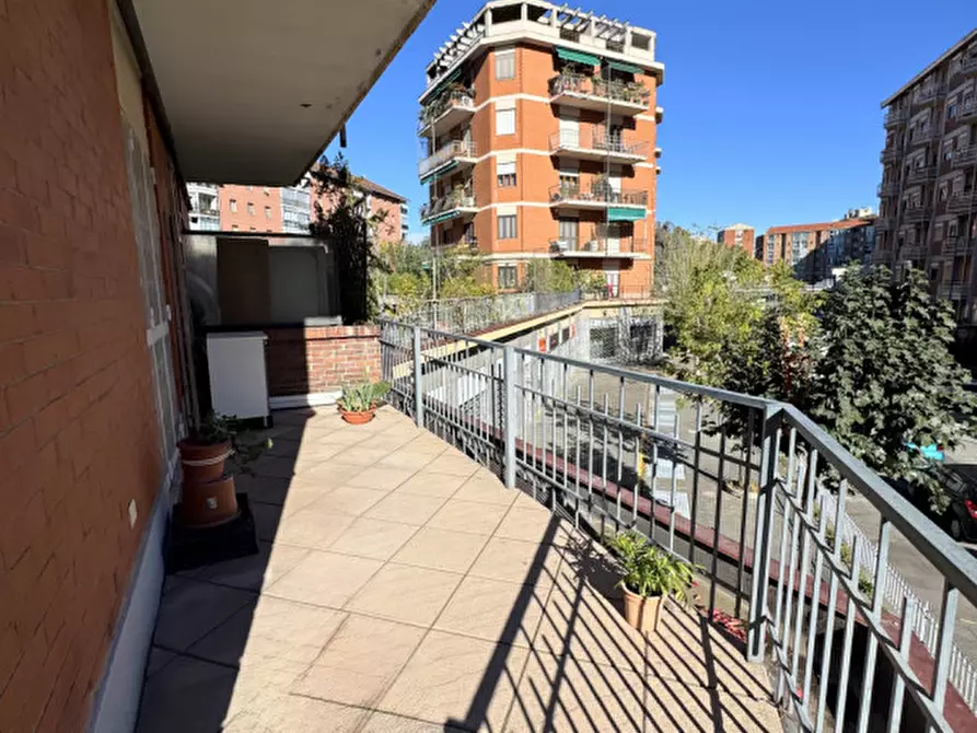 Immagine 11 di Appartamento in vendita  in Via Filadelfia 237 a Torino