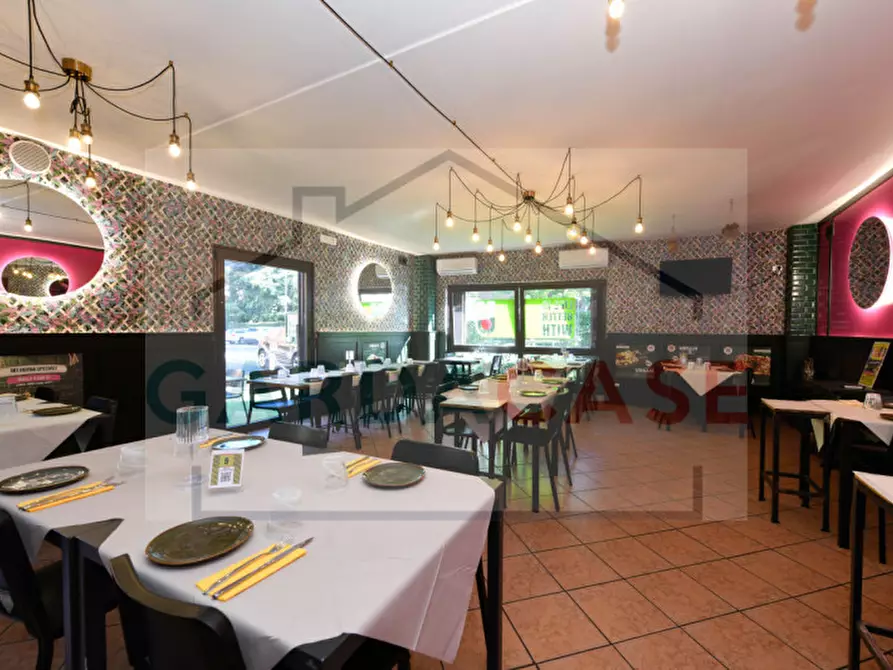 Immagine 8 di Attività commerciale in vendita  a Sirmione