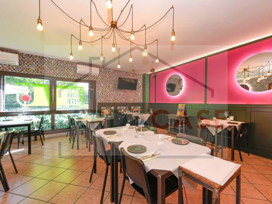 Immagine 10 di Attività commerciale in vendita  a Sirmione