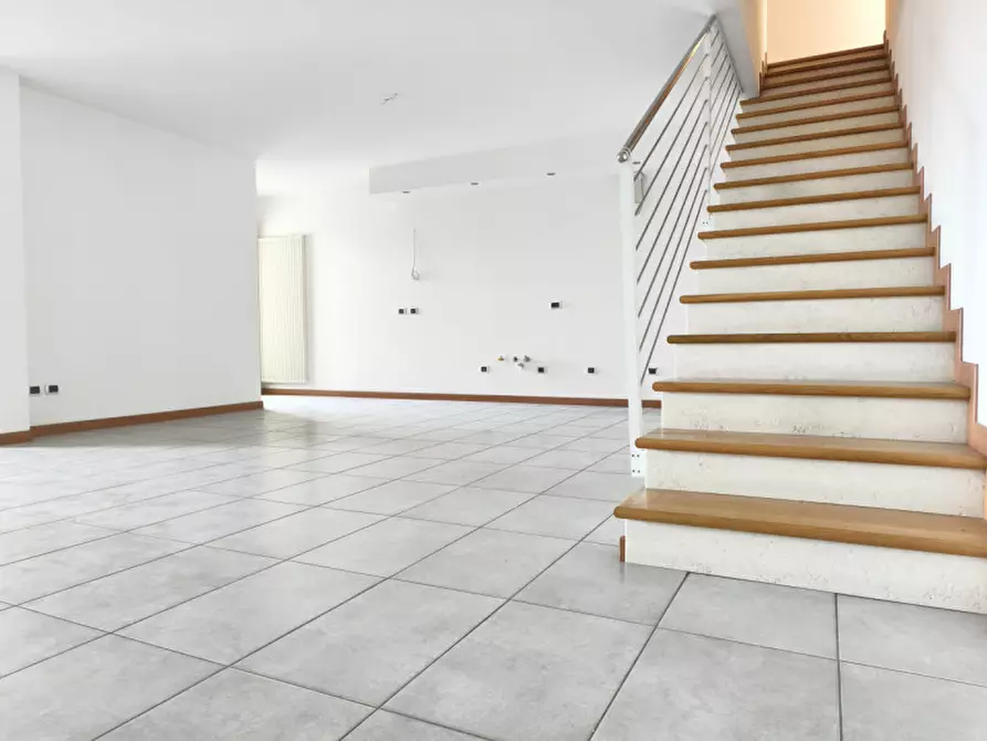 Immagine 10 di Attico in vendita  in Via Roma a Montegrotto Terme