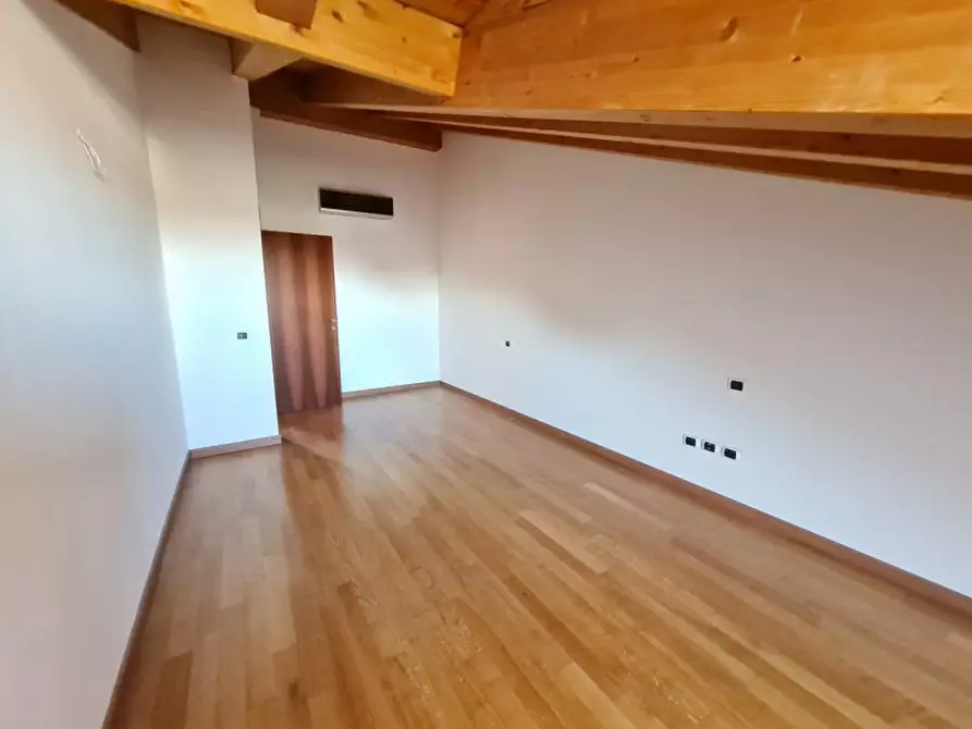 Immagine 22 di Attico in vendita  in Via Roma a Montegrotto Terme