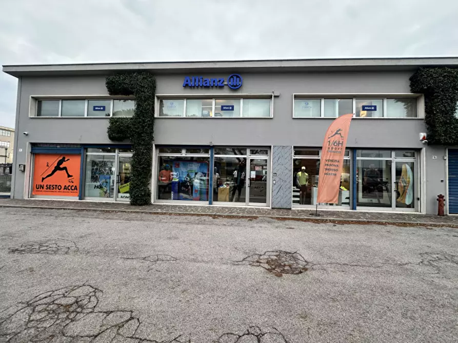 Immagine 1 di Negozio in vendita  in Via Francesco Linghindal a Venezia