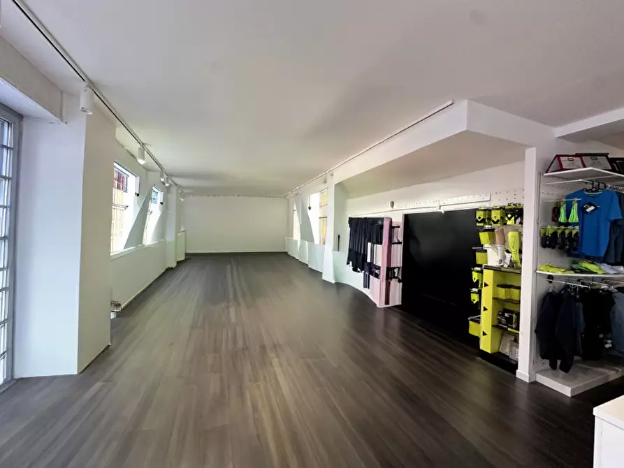 Immagine 4 di Negozio in vendita  in Via Francesco Linghindal a Venezia