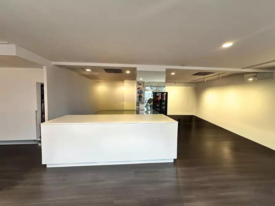 Immagine 5 di Negozio in vendita  in Via Francesco Linghindal a Venezia