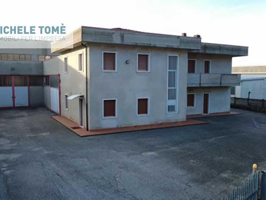 Immagine 2 di Capannone industriale in vendita  in via papa giovanni xxiii a Caprino Veronese