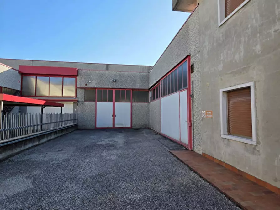 Immagine 11 di Capannone industriale in vendita  in via papa giovanni xxiii a Caprino Veronese