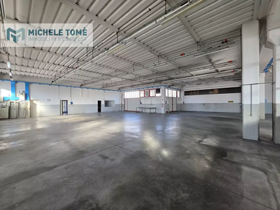 Immagine 15 di Capannone industriale in vendita  in via papa giovanni xxiii a Caprino Veronese