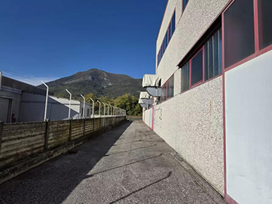 Immagine 21 di Capannone industriale in vendita  in via papa giovanni xxiii a Caprino Veronese