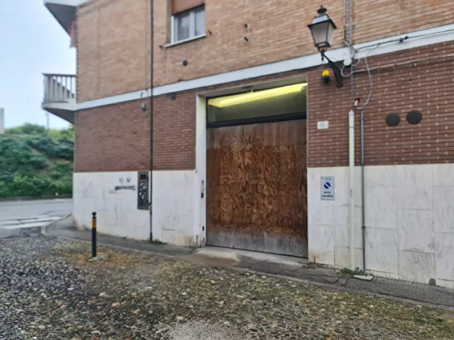 Immagine 1 di Garage in vendita  in VIA CAMALEONTE 18 a Ferrara
