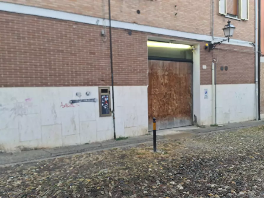 Immagine 2 di Garage in vendita  in VIA CAMALEONTE 18 a Ferrara