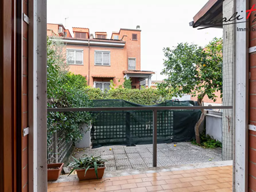 Immagine 15 di Villetta a schiera in vendita  in Via Franco Gentilini a Roma
