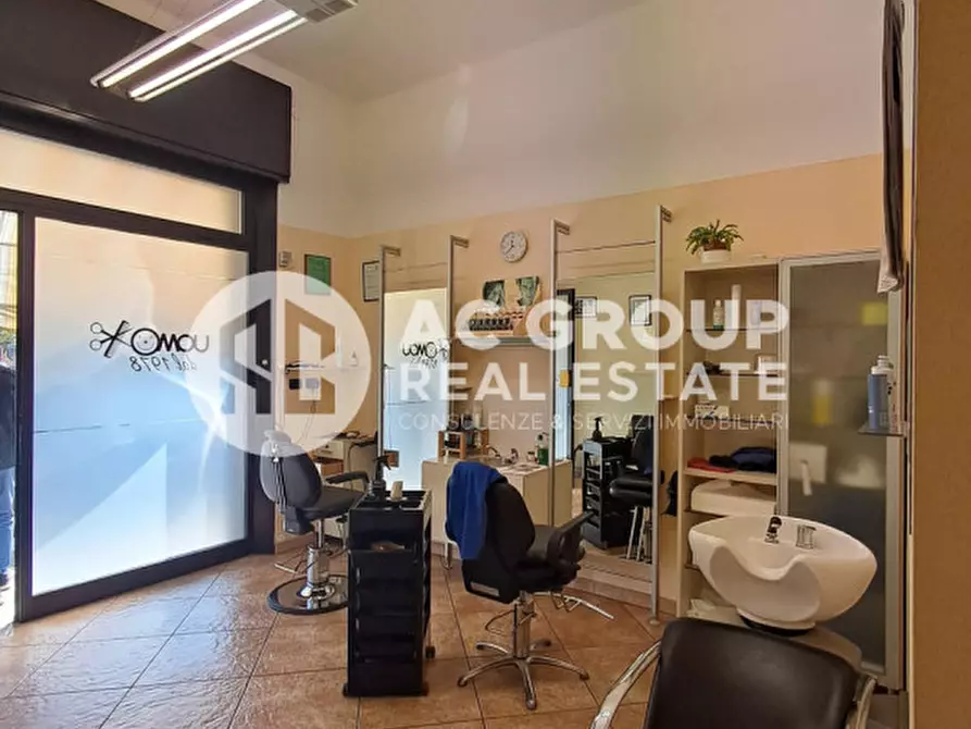 Immagine 2 di Negozio in vendita  in P.zza Achille Grandi a Solaro