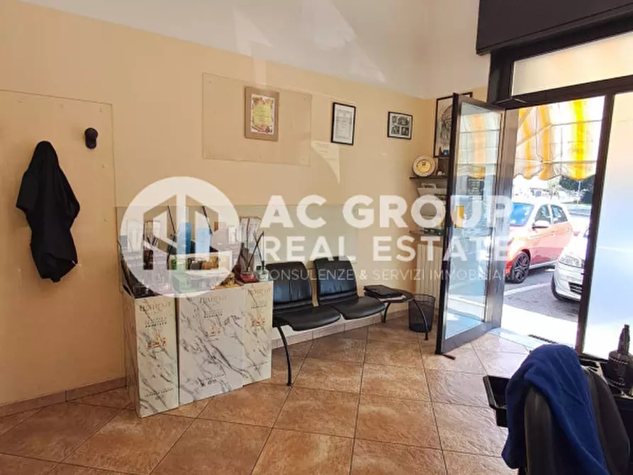 Immagine 4 di Negozio in vendita  in P.zza Achille Grandi a Solaro