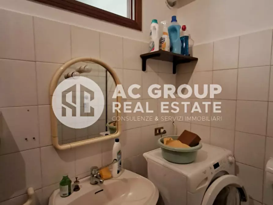 Immagine 6 di Negozio in vendita  in P.zza Achille Grandi a Solaro