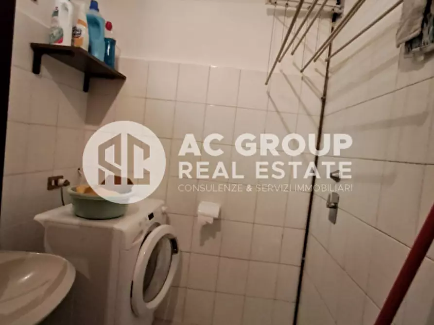 Immagine 7 di Negozio in vendita  in P.zza Achille Grandi a Solaro