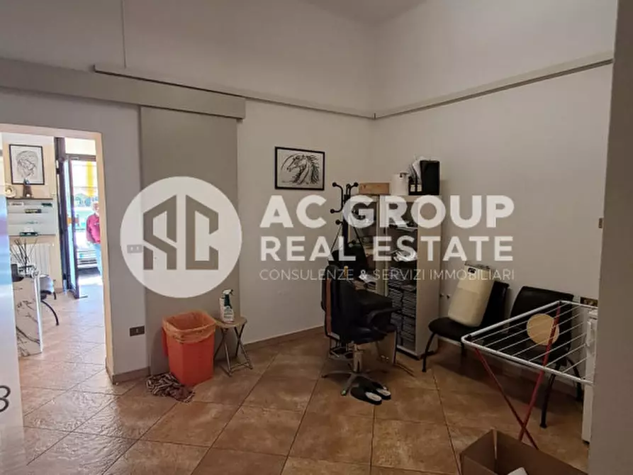 Immagine 8 di Negozio in vendita  in P.zza Achille Grandi a Solaro