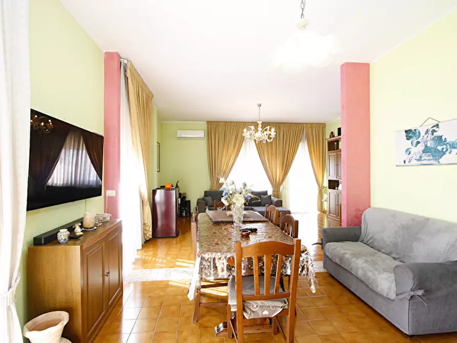 Immagine 1 di Appartamento in vendita  in Viale Italia a Matino