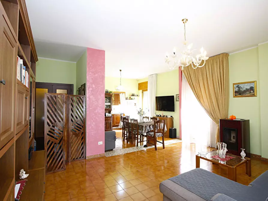 Immagine 2 di Appartamento in vendita  in Viale Italia a Matino