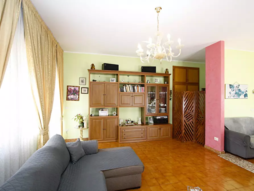 Immagine 4 di Appartamento in vendita  in Viale Italia a Matino